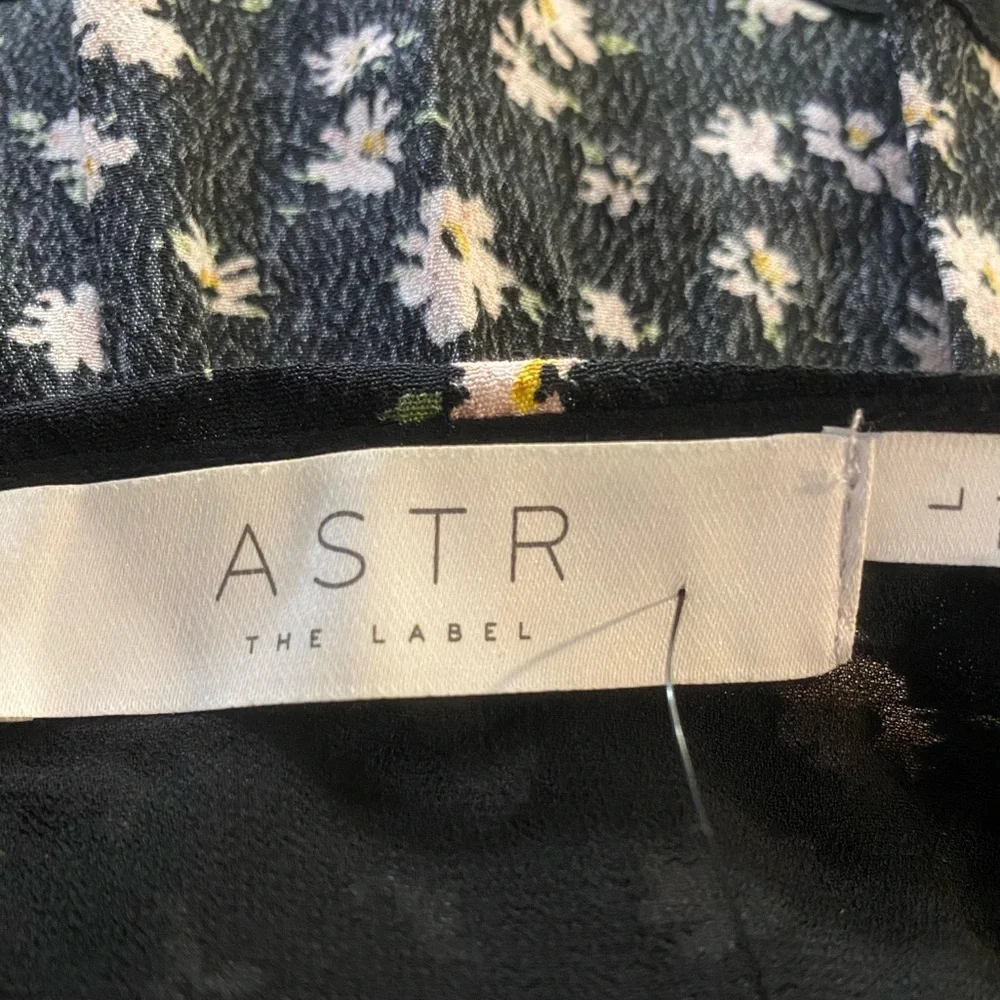 ASTR THE LABEL Floral Black Pink Ditsy Top, Size Large, Brand‎ New